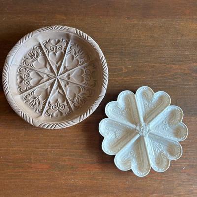 Lot #128 - Hartstone USA Pottery & Metropolitan Museum of Art Creamware Shortbread Molds