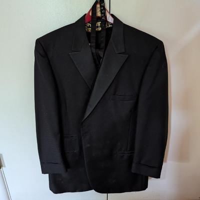 Lot #93 - Benchley Men's Formal Tuxedo Ensemble Size Large