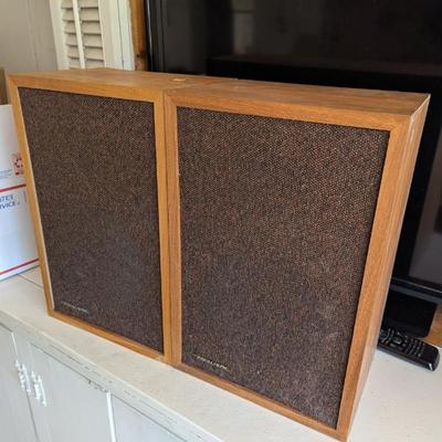 Lot #45 - Radio Shack Realistic MC-1000 Wood Speakers