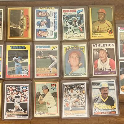 17 Collectible 1970’s Topps Baseball Cards