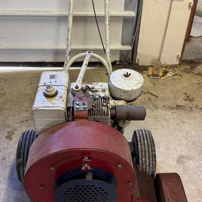 Blower with Briggs and Stratton Engine 