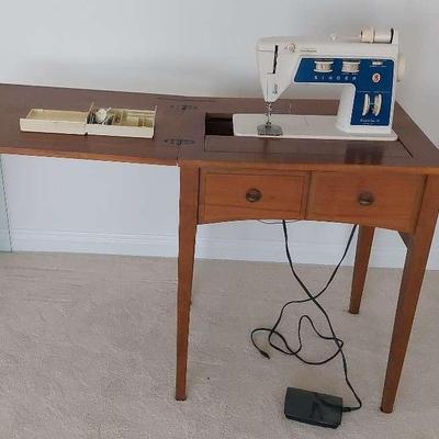 SEWING TABLE WITH SINGER TOUCH AND SEW II MODEL 771 SEWING MACHINE 