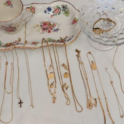 YELLOW GOLD NECKLACES AND A WOMEN'S SEIKO WATCH