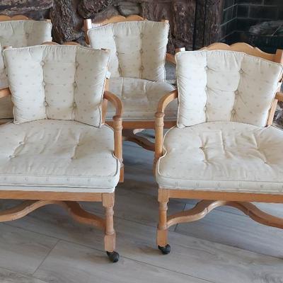COMFORTABLE ARMCHAIR SET