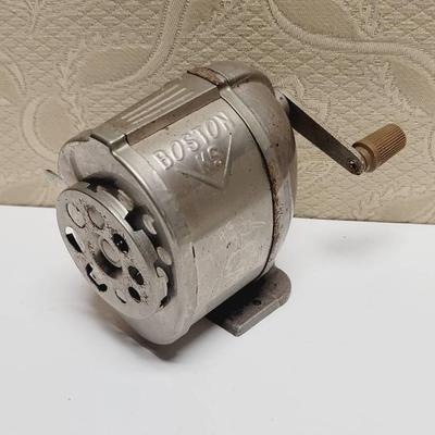 VTG Pencil Sharpener Boston KS Revolving 8 Hole Wall Desk Mount Hunt MFG USA