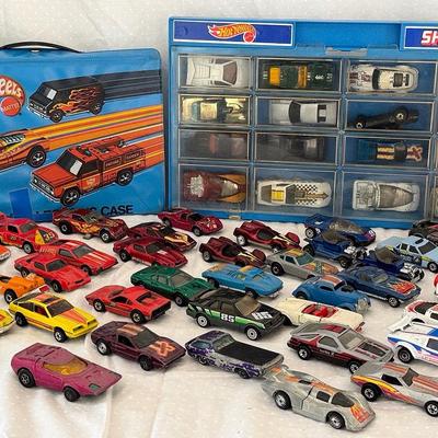 Hot Wheels Showcases With Parked Extras 