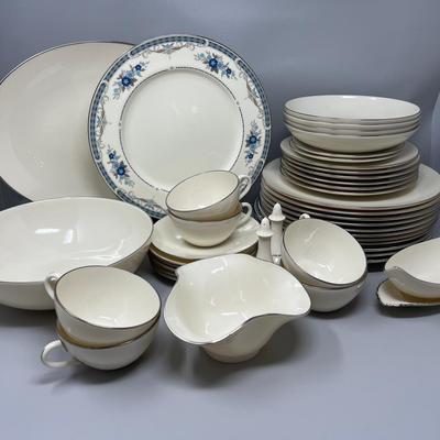 Lenox Olympia Bone China plus 4 Mikasa Ashley plates