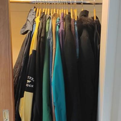 Women's Jackets & Accessories 