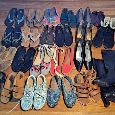 Women's Size 9 Shoes, Sandals, and Boots, including Cole Haan