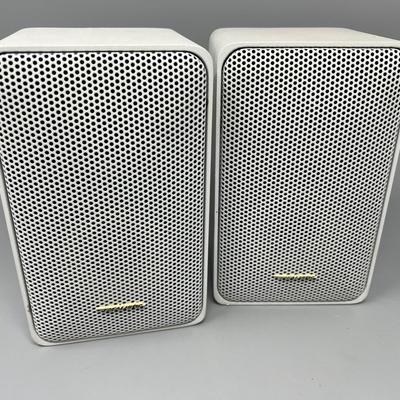 Vintage White Realistic Minimus 7 Bookshelf Speakers 
