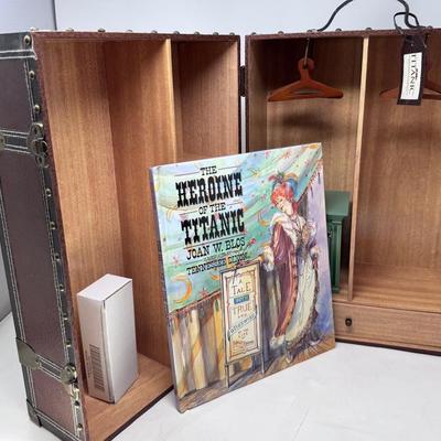 Titanic Locker, Book And More 