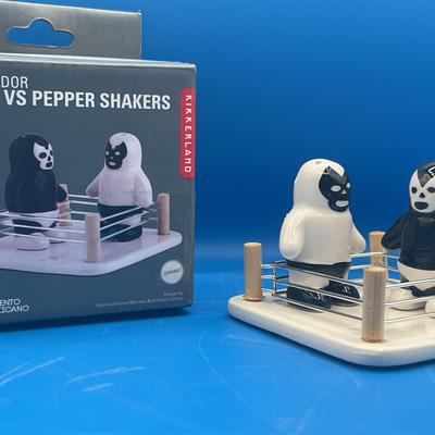 BF222 Luchador Salt Vs Pepper