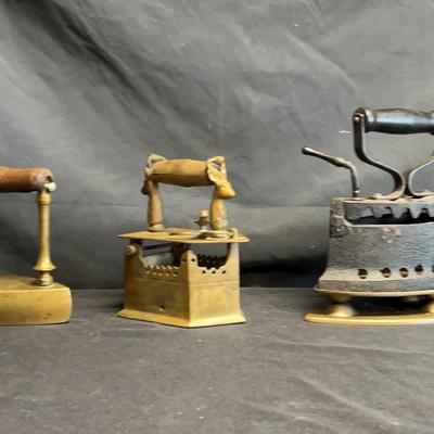 BF207 Antique Irons