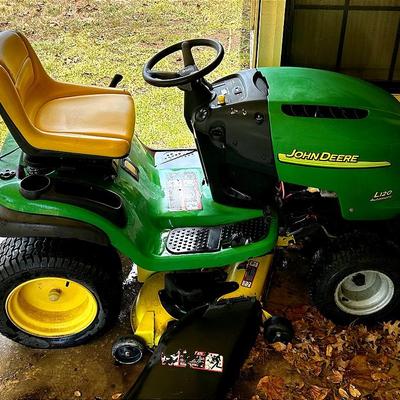 BF337 John Deere L120 Riding Lawn Mower
