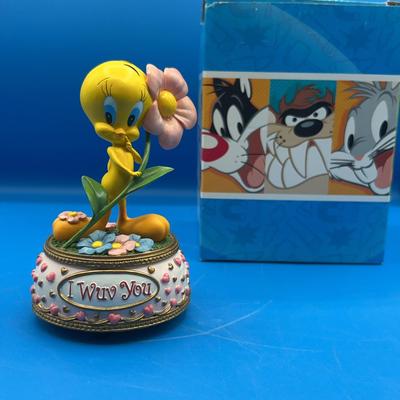 BF218 Tweety Bird Music Box