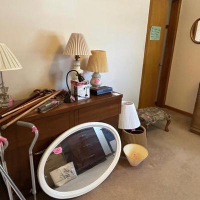 Sale Photo Thumbnail #12: Mirrors, lamps, and small appliances