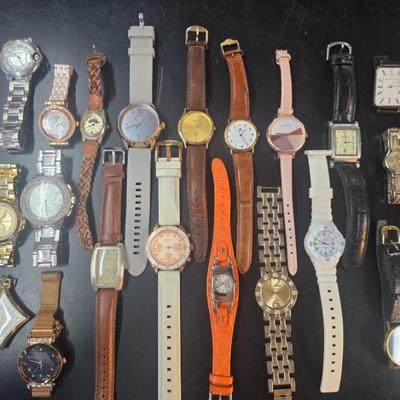 Sale Photo Thumbnail #12: Watch lot