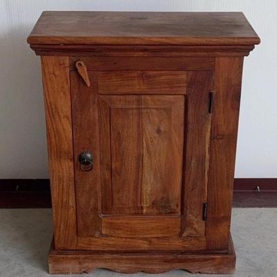 Solid wood cabinet with 2 shelves (20x10x25in)