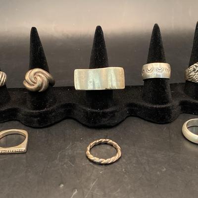 Lot of 8 STERLING SILVER RINGS, chunky lion, ring, and other designs 79 grams total