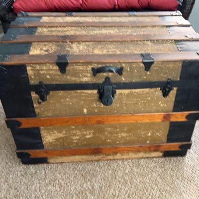 Antique Flat Top Steamer Trunk With Inner Tray