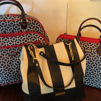 Black-And-White Themed Travel Pieces