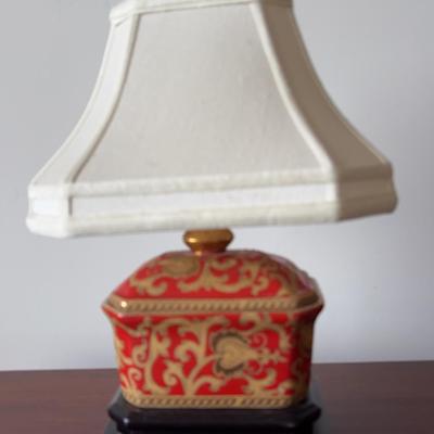 Red Chinoiserie Porcelian Table Lamp