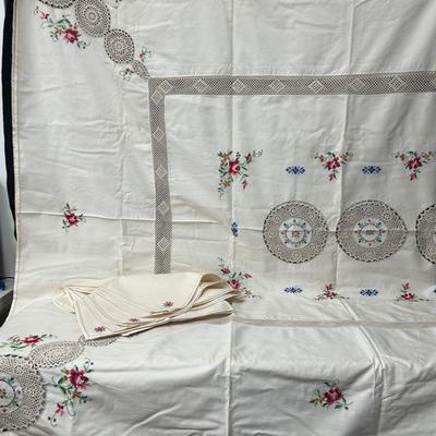 Cross Stitch Tablecloth & Napkin Set