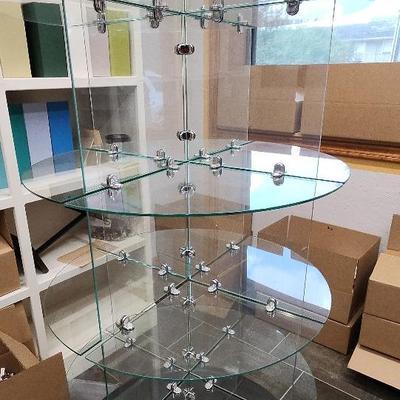 Glass Merchandiser With Round base