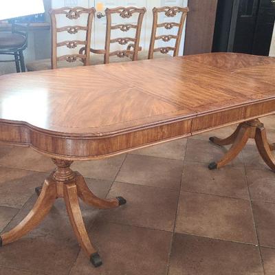 Extendable Wood Dinning Table