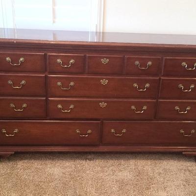 Thomasville 8 Drawer Wood Dresser 
