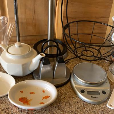 Assorted Kitchen Items