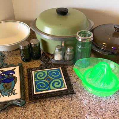 Uranium Glass Juicer, Corelle Bowls And Other Vintage Kitchen Items