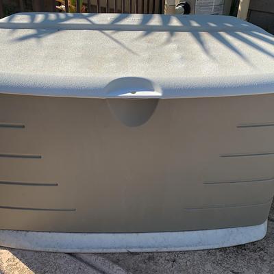 Rubbermaid Outdoor Storage Bin