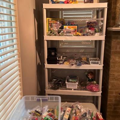 Large Selection of Vintage Matchbox, Ertl & Hot Wheels Cars & Cases. Game Boys with Accessories and Games