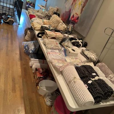 Large amount of Bedding, Bathroom Decor and Rugs