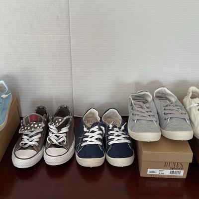 Casual Tennis Shoes New Or Lightly Used Women’s Size 8.5
