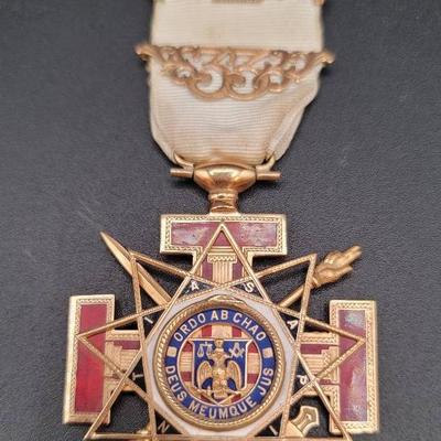 14k Yellow Gold Masonic Pin