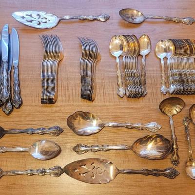 International Silverplate Service For 12 Plus Many Extra Pieces 