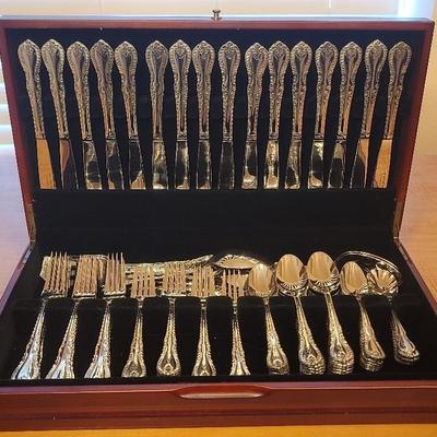 Roger's & Bros Everyday Stainless Flatware Set In Wood Box