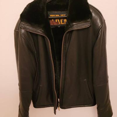 Trek New York Men's 100% Black Leather Jacket w/Fur Collar and Lining Size M