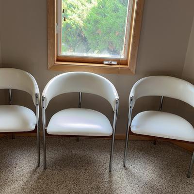 Retro Chairs With Glass Table