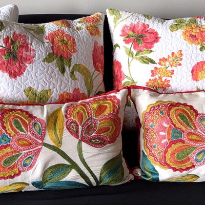 Collection of nice, zippered pillows 