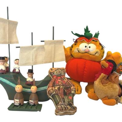 Primitive Mayflower w/ 4 Pilgrims, 2 Indians & Garfield, Small Applause Turkey, Dept. 56 Item
