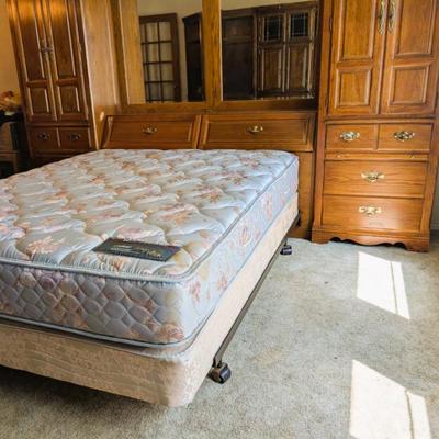 Thomasville Salem Tavern bed with original springbox