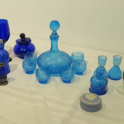 blue glass wine set