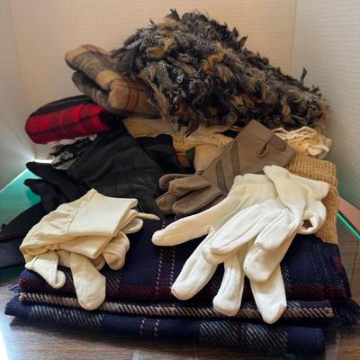 Women’s Accessories With Gloves, Scarves And More