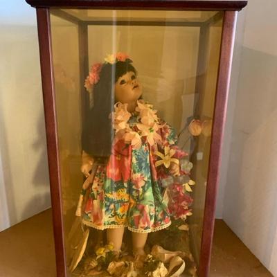 Vintage World Gallery Doll Display