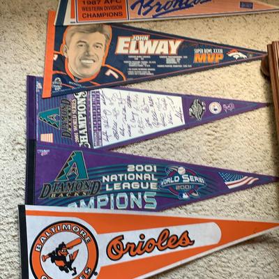 Lot Of 6 Sports Banners Denver Broncos , Az Diamond Backs , Orioles, Relay