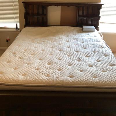 King Size Bed With Select Comfort Inflatable Mattress 70”x85”