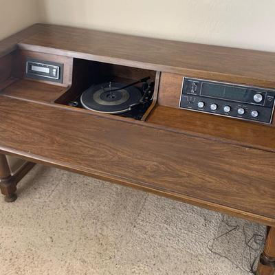 Magnavox Vintage Desk Media Player 
